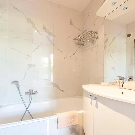 2 Bedrooms2 Bathroomsdouble Terrace & Garden In Palm Area