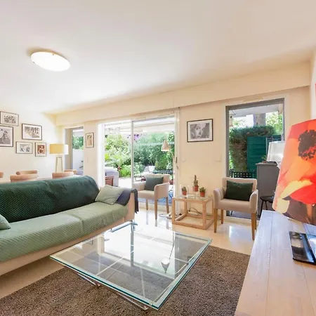 2 Bedrooms2 Bathroomsdouble Terrace & Garden In Palm Area