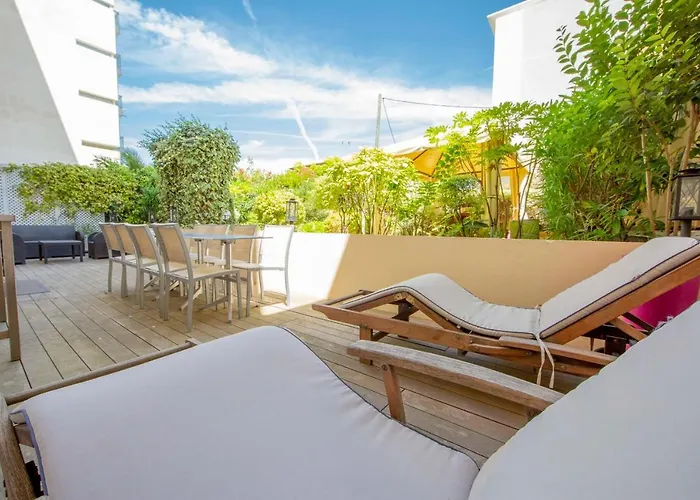 2 Bedrooms2 Bathroomsdouble Terrace & Garden In Palm Area *