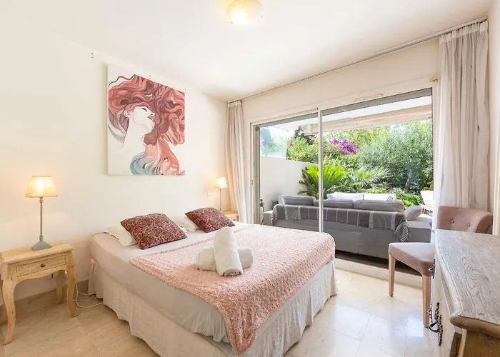 2 Bedrooms2 Bathroomsdouble Terrace & Garden In Palm Area Daire *