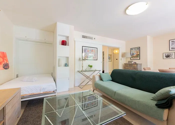 2 Bedrooms2 Bathroomsdouble Terrace & Garden In Palm Area Daire *