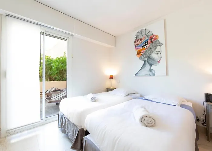 2 Bedrooms2 Bathroomsdouble Terrace & Garden In Palm Area
