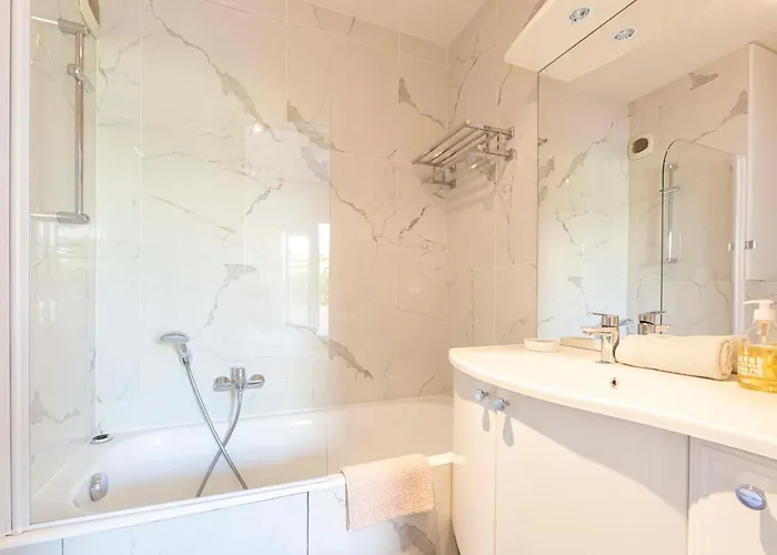 2 Bedrooms2 Bathroomsdouble Terrace & Garden In Palm Area